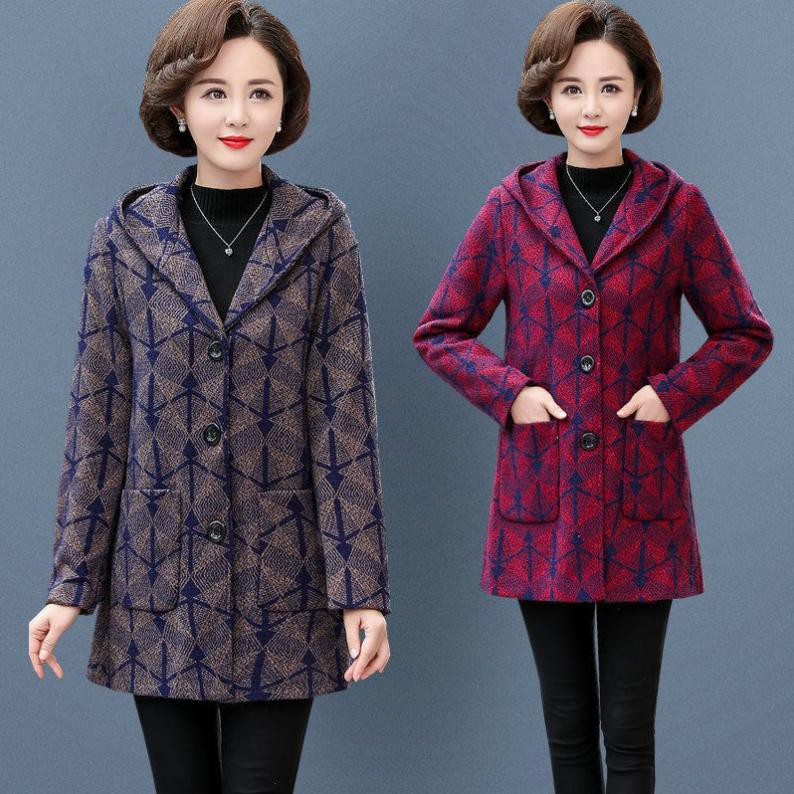 Áo khoác len trung niên và cao tuổi của phụ nữ mới mùa thu đông có mũ trùm đầu kẻ sọc cho mẹ váy dài vừa hàng quảng châu