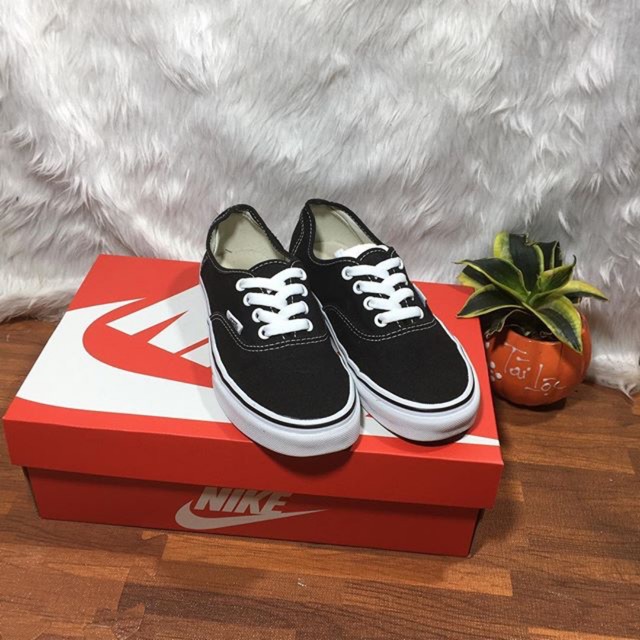 Vans đen..