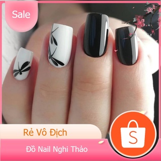 Sơn móng tay màu trắng đen cơ bản thường dùng cho các bạn làm nail