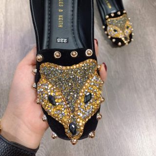Giày búp bê valentino bao sang có 2màu đen và hông  shop còn 2size  37 va 39 ...chân 38 bon chen cung vua  gia chi140k .