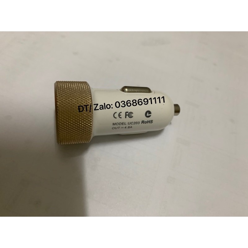 Thiết bị sạc điện thoại trên xe Ford