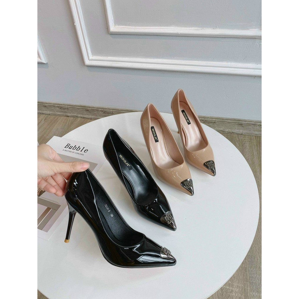Giày cao gót mũi nhọn đính cườm