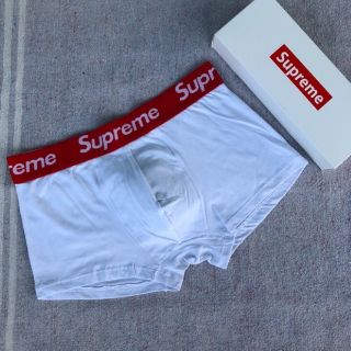 Quần lót nam supreme
