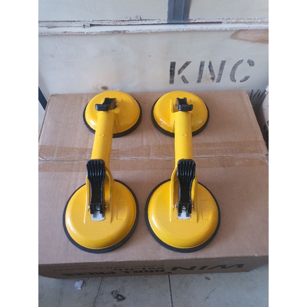 Tay hít kính 2 chấu