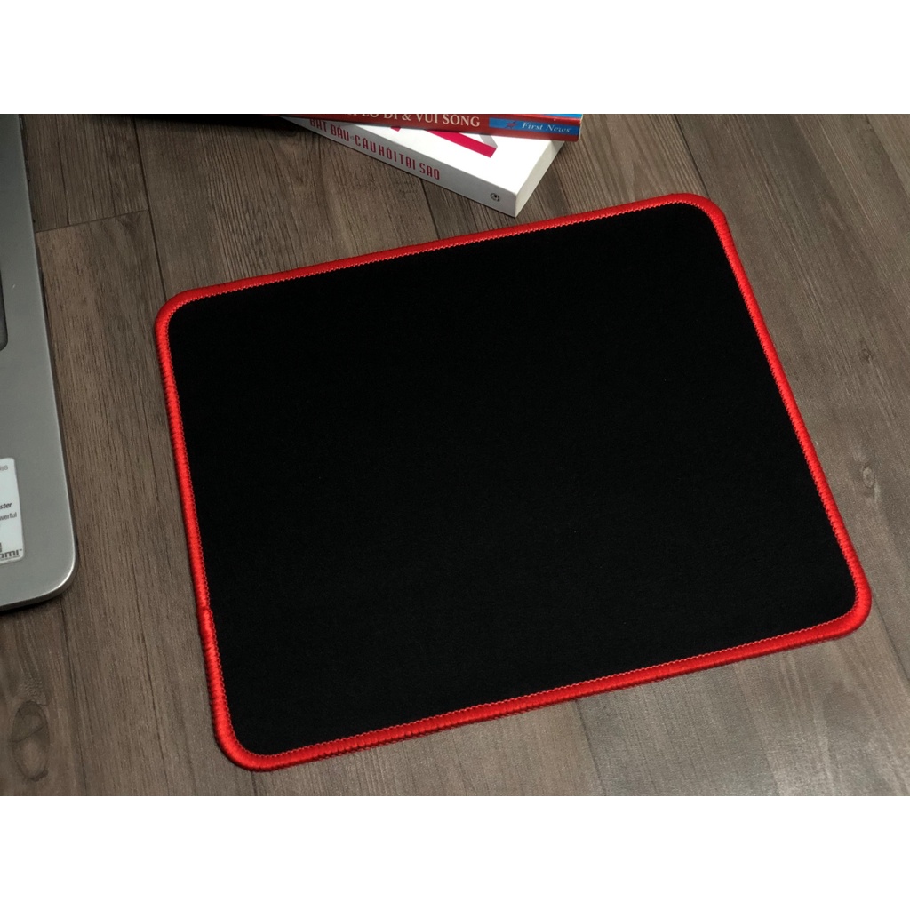 Miếng lót chuột hình chữ nhật màu đen viền đỏ nổi bật, vải dày 2 mặt - Spa Laptop