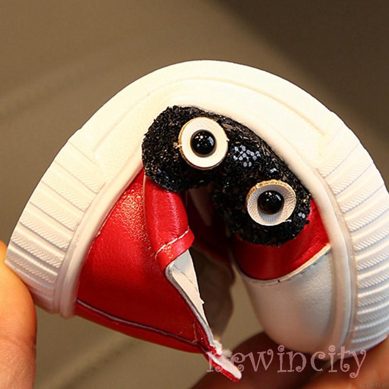 Đôi giày đế mềm chống trượt họa tiết dễ thương cho bé