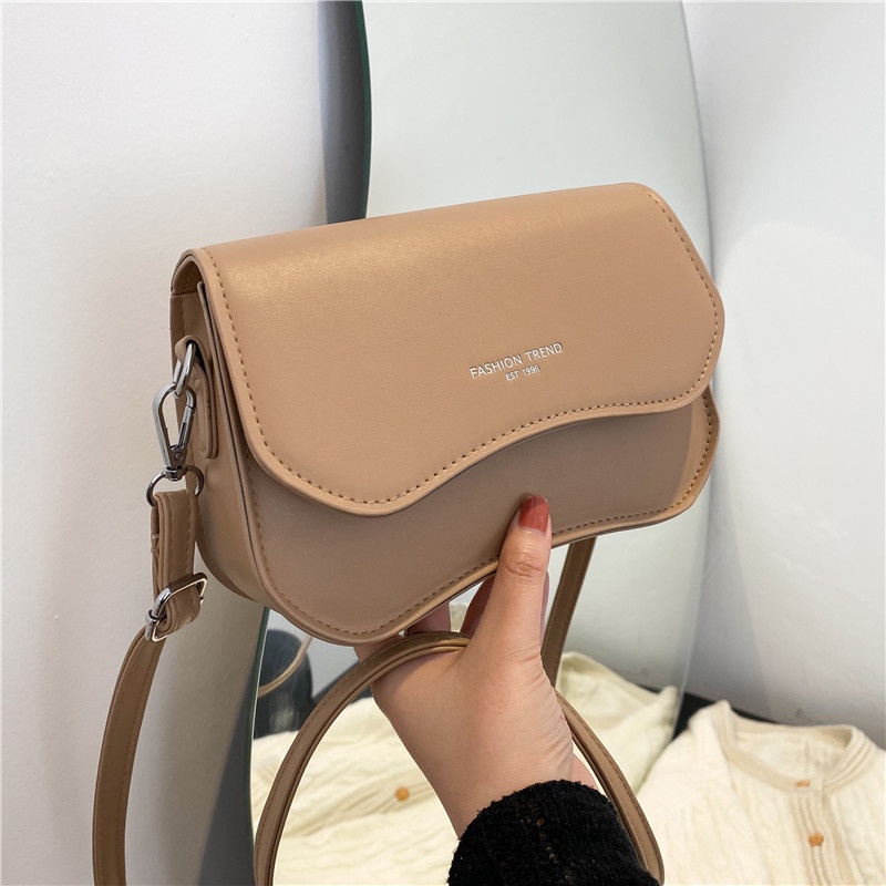 Túi đeo vai phong cách Hàn Quốc tinh tế thời trang mùa hè 2021