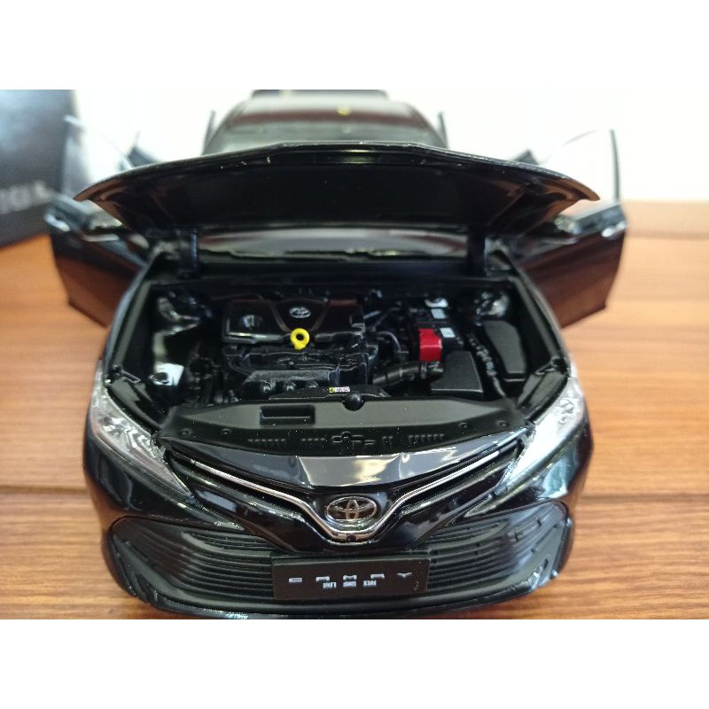 Mô hình xe Toyota Camry 2019 tỉ lệ 1:18!