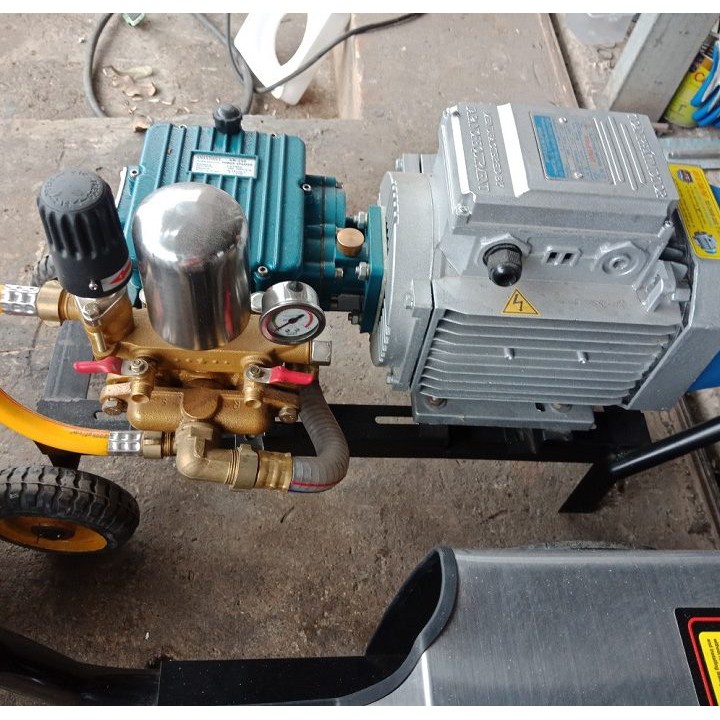 Máy Rửa Xe 2200W Amax AMG28DT