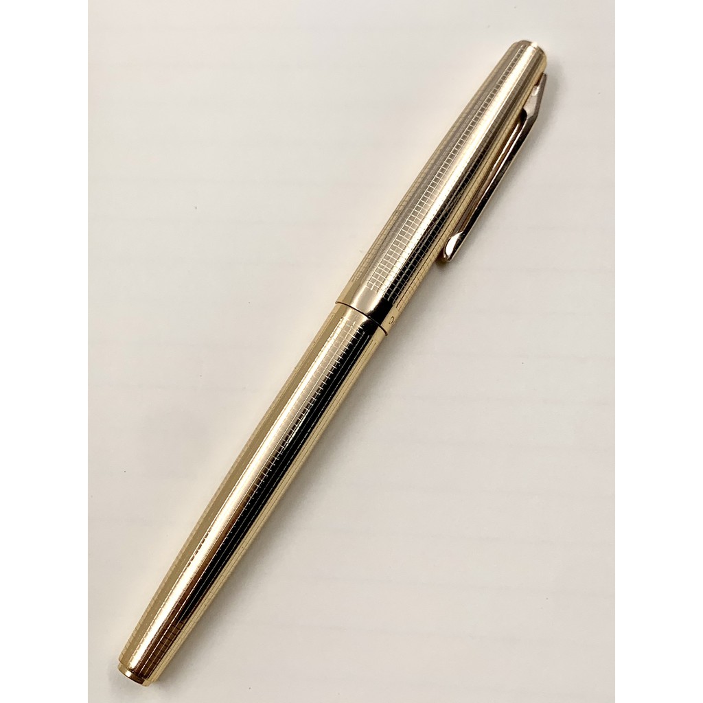Bút cổ Đại Công 247 toàn thân mạ vàng, làm quà tặng hoặc sưu tầm.