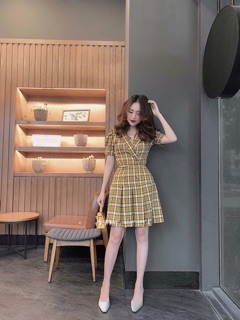 Váy kẻ vàng