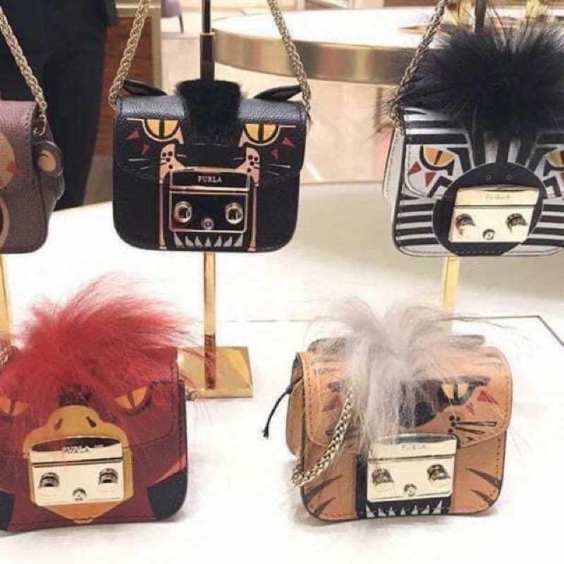 Miếng dán khoá túi Furla