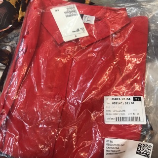 Áo sơ mi màu đỏ