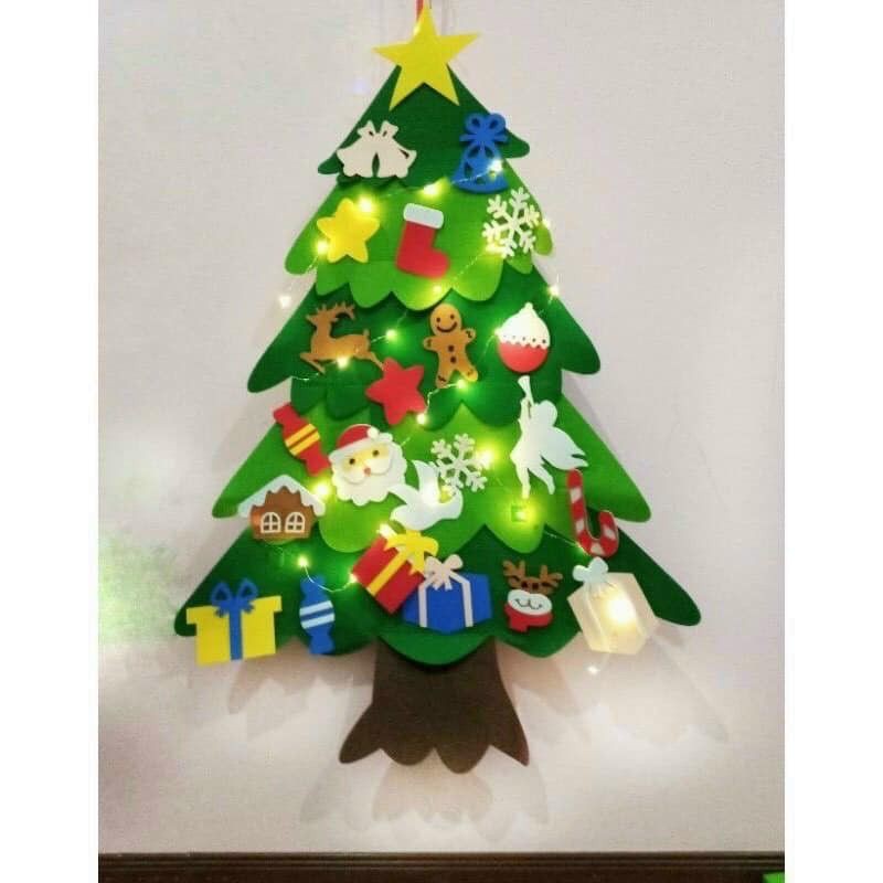 (giao hỏa tốc hcm)Cây thông noel vải nỉ kèm đèn led , sticker hottrend