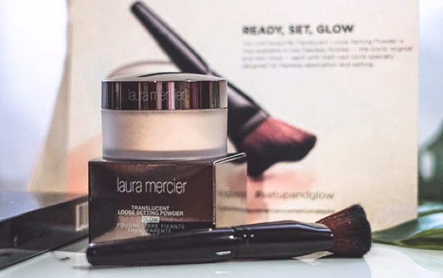 Phấn phủ bột Laura Mercier Loose Setting Powder không màu, glow da | BigBuy360 - bigbuy360.vn