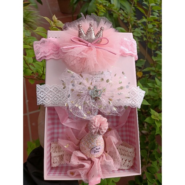 Hộp quà tặng cho bé đầy tháng thôi nôi set 3 băng đô cho bé hình vương miện mũ Jireh Bow