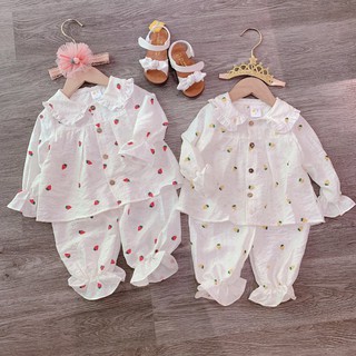 Bộ ngủ nền trắng dâu tây bé gái