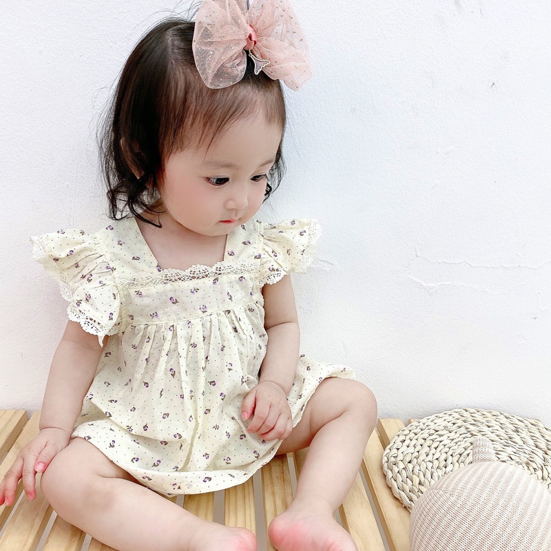 Váy Cổ Vuông Tay Bồng Phối Ren Kèm Quần Chip Cho Bé Gái