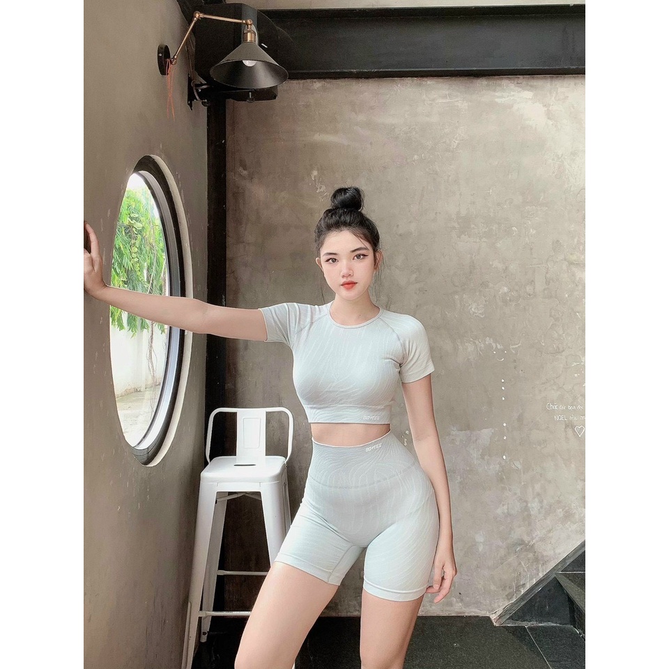 Bộ Tập Botee Quần Đùi Chun Mông Áo Croptop Họa Tiết Vằn Cao Cấp