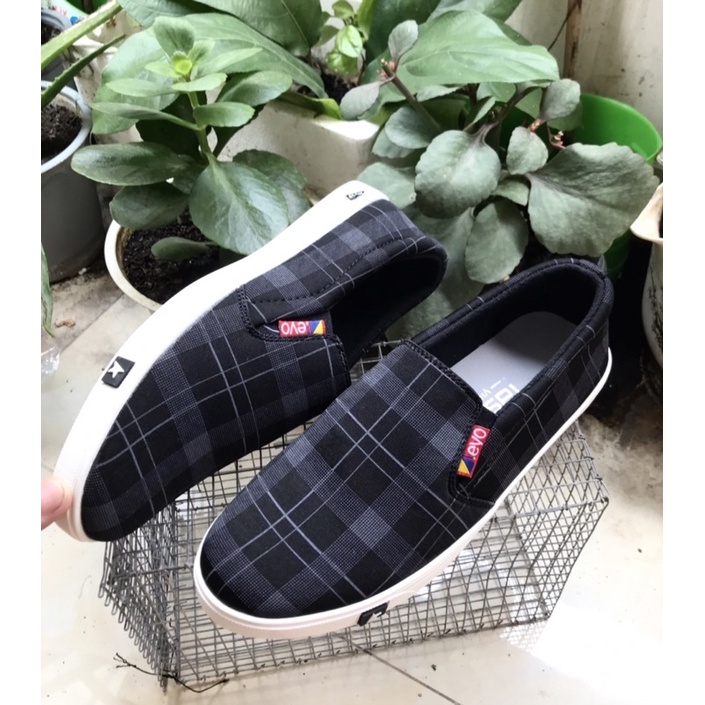 Giày lười vãi nam mẫu mới, phom đẹp , họa tiết kẻ sọc, sản phẩm hót nhất hiện nay, mã LV13