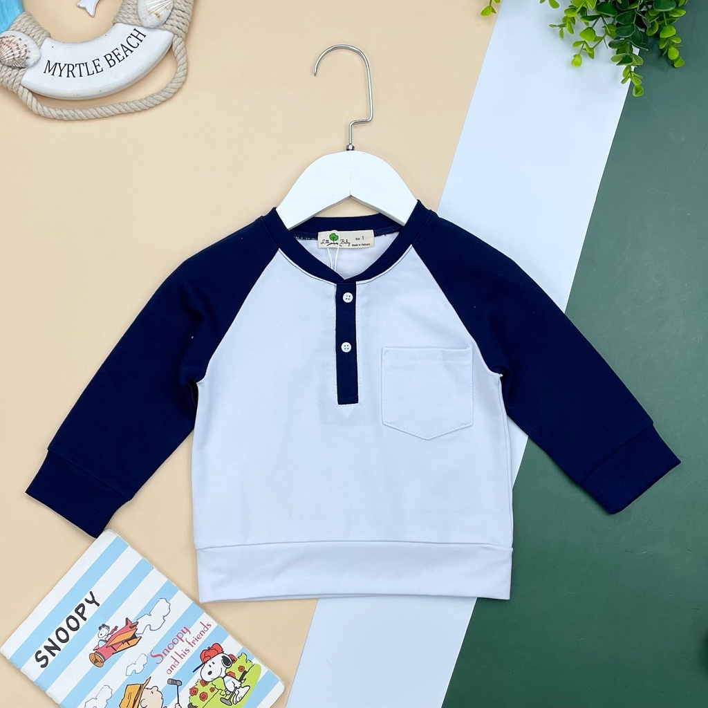 Áo nỉ mỏng cổ trụ hai cúc phối tay cotton thu đông bé trai size 1-6, cho bạn từ 10-20kg. Chất nỉ mềm, nhẹ, kiểu dáng đẹp