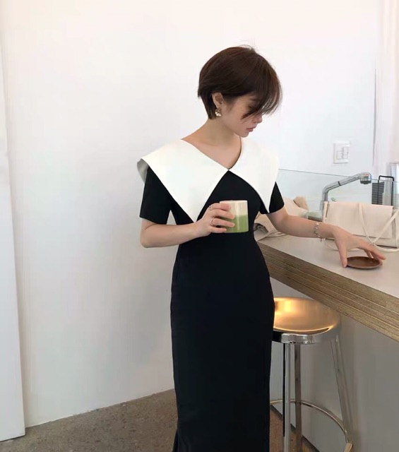 Váy đen cổ trắng to
