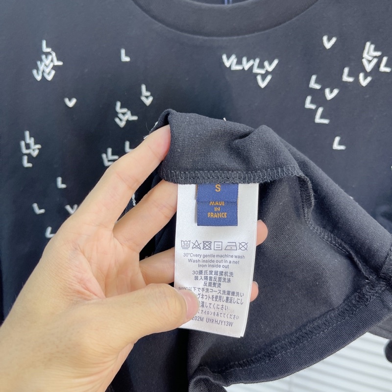 ⚡️[Mirror Quality] - Áo Tee Luon Vuituoi LV SPREAD EMBROIDERY T-SHIRT Cao Cấp Full Tag Túi, Áo thun LV