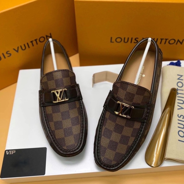 Giày Moca Louiss Vuitton vân caro khóa đồng