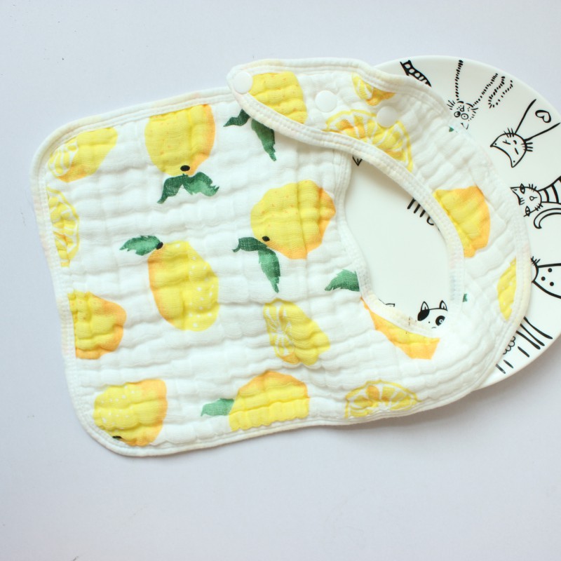 Set 2 yếm ăn cotton mềm mại in họa tiết xinh xắn dành cho các bé