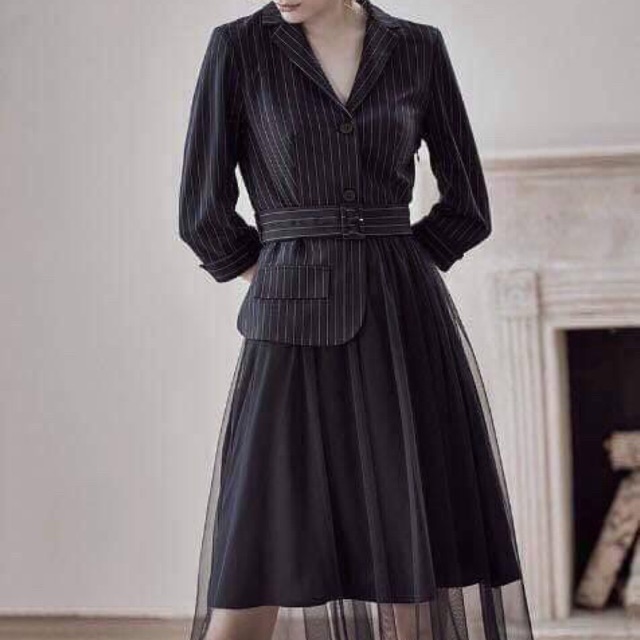 Đầm cổ vest