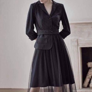 Đầm cổ vest