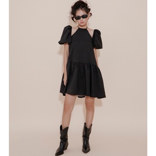 Váy đen Fabric Holic cổ yếm tay phồng