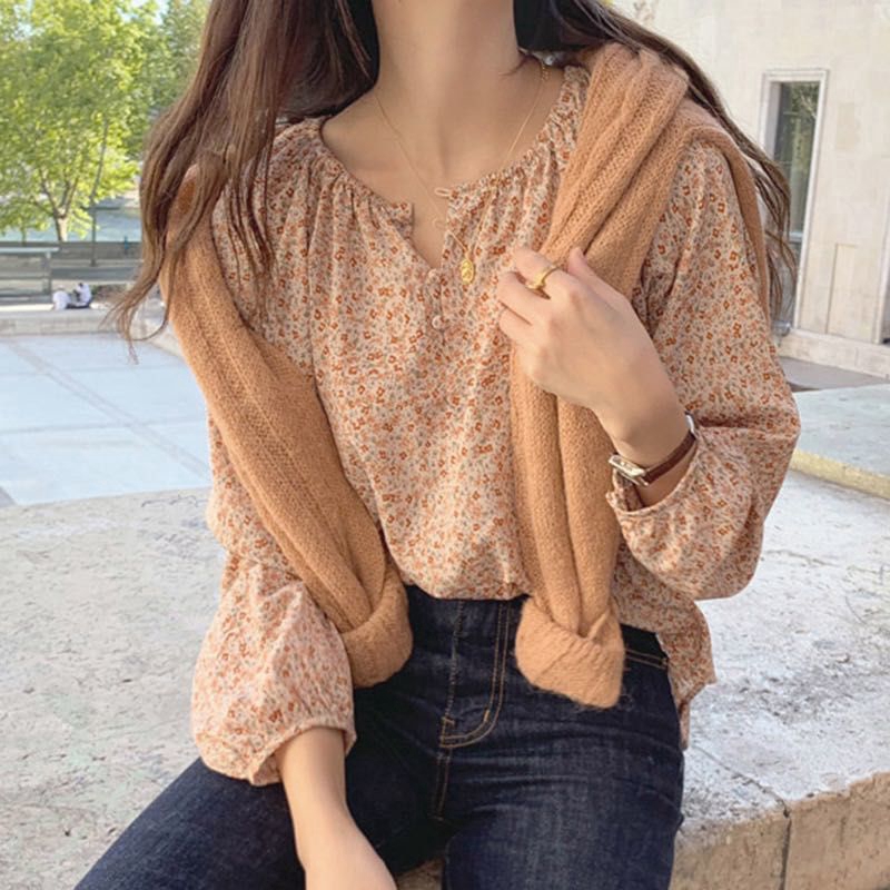 Áo Sơ Mi Chiffon Tay Dài Cổ Tròn Họa Tiết Hoa Nhỏ Xinh Xắn Cho Nữ