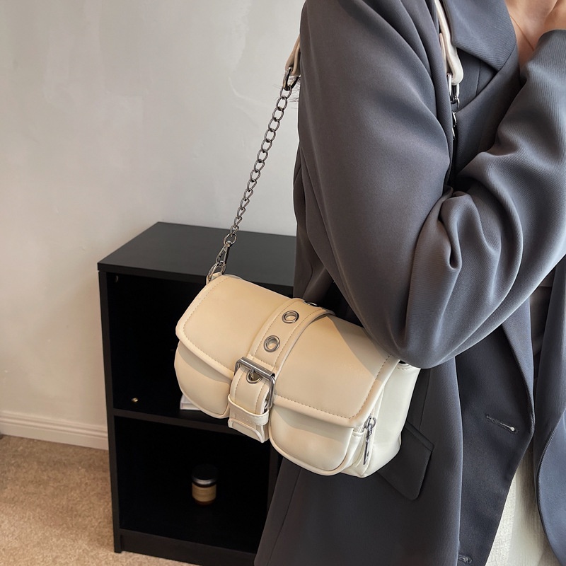 Túi Đeo Một Bên Vai niche Phổ Biến Trong Năm Mới