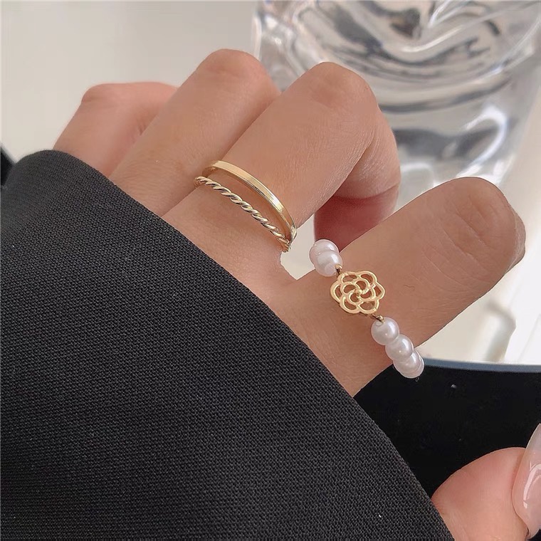 Bộ 2 Nhẫn Đeo Tay Đính Ngọc Trai Và Hoa Trà Xinh Xắn Cho Nữ