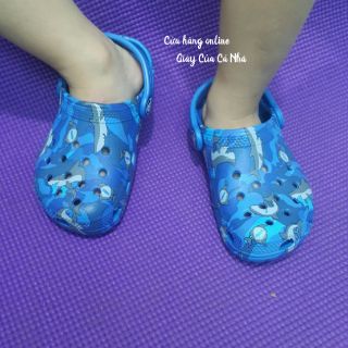 Dép sục Classic hình cá mập