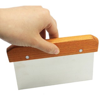 Miếng cắt bột nhựa inox cán gỗ