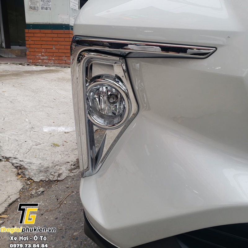Bộ ốp trang trí đèn gầm trước, sau đèn sương mù Toyota Veloz mạ Crom