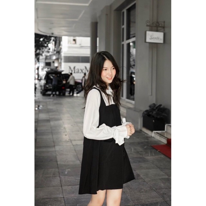 Váy yếm nữ cổ sen sơ mi trắng dài tay thân yếm đen, Váy nữ đi chơi babydoll điệu đà nơ tay bánh bèo  (TTA112)