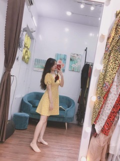 Váy hoa cổ V tay bồng