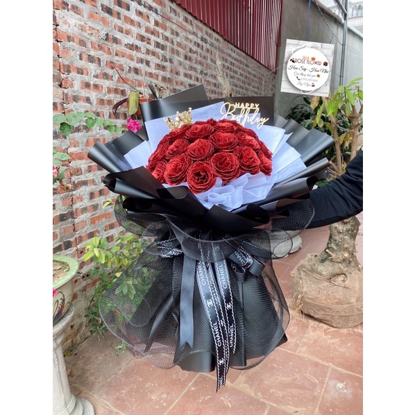 Bó Hoa 30 Bông Kèm Vương Miện Chữ Thiệp
