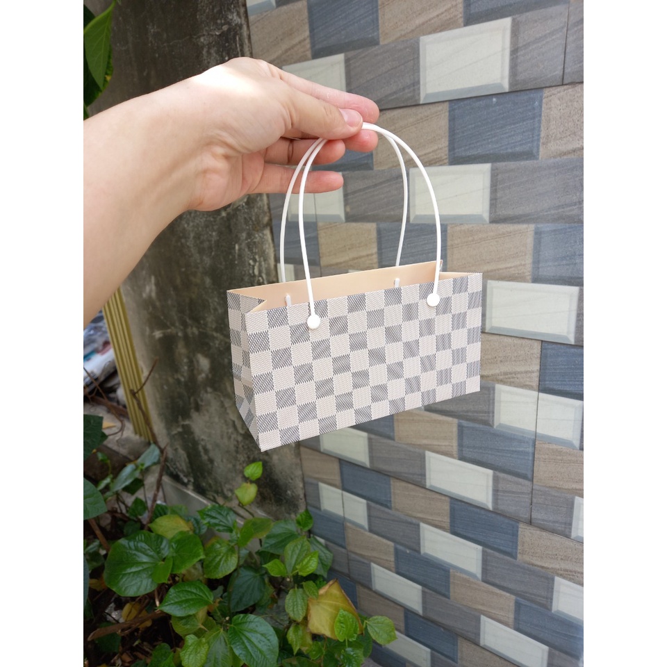 50 cái - Túi giấy mini size 17x9x6 đựng mỹ phẩm,trang sức,3 hũ yến chưng - Mẫu số 54