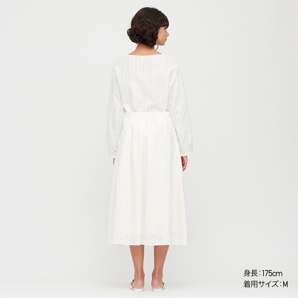 Chân váy chữ A midi xinh xắn, duyên dáng dòng Hana Tajimacủa Uniqlo .