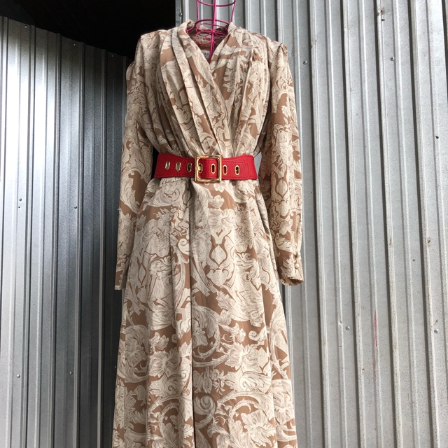 Đầm vin