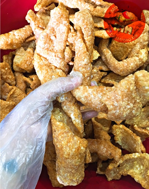 Da heo giòn tan chấm tương ớt