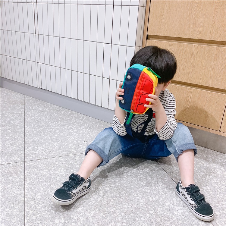 Túi đeo chéo ngực mini hình ô tô cho bé trai