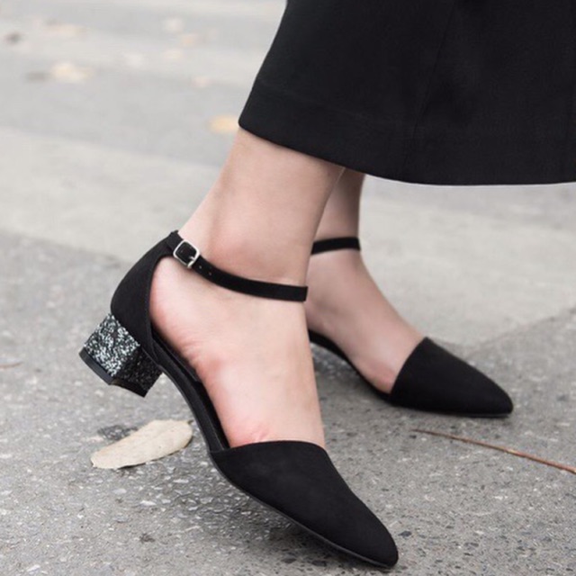 Giày sandal bít mũi gót kim tuyến