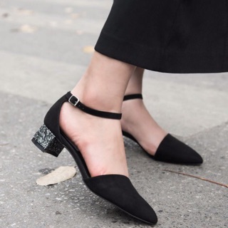 Giày sandal bít mũi gót kim tuyến