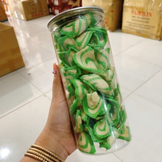 Tai heo sữa dừa lá dứa hũ pet 250gr = 27k