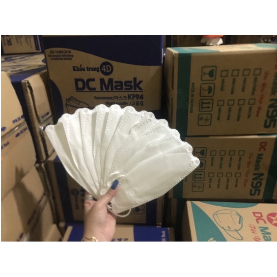 1 Thùng 300 chiếc Khẩu trang KF94 DC Mark chính hãng - Phukientuiloc.com